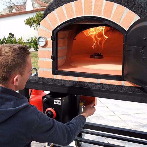 Four a pain / pizza pour l'exterieur rouge au feu de fois au gaz
