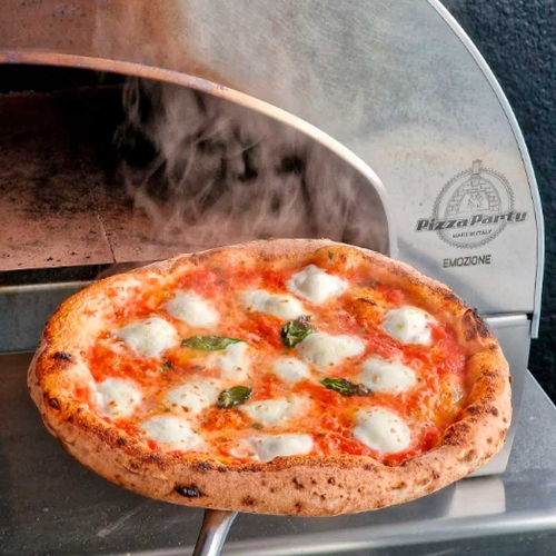 Pizza napolitaine parfaitement cuite au feu de gaz en 60 secondes