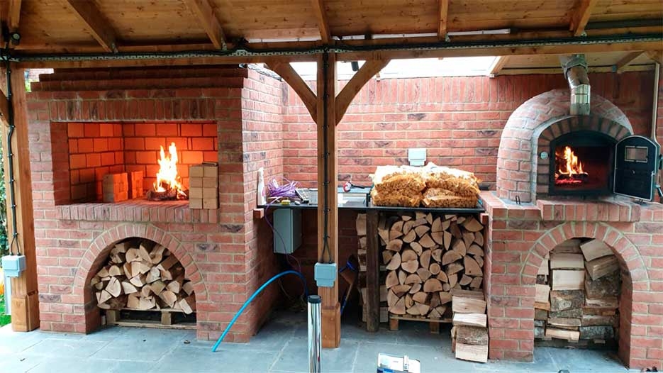 Four à pizza & pain extérieur : bois ou gaz, comment choisir le bon modèle ?